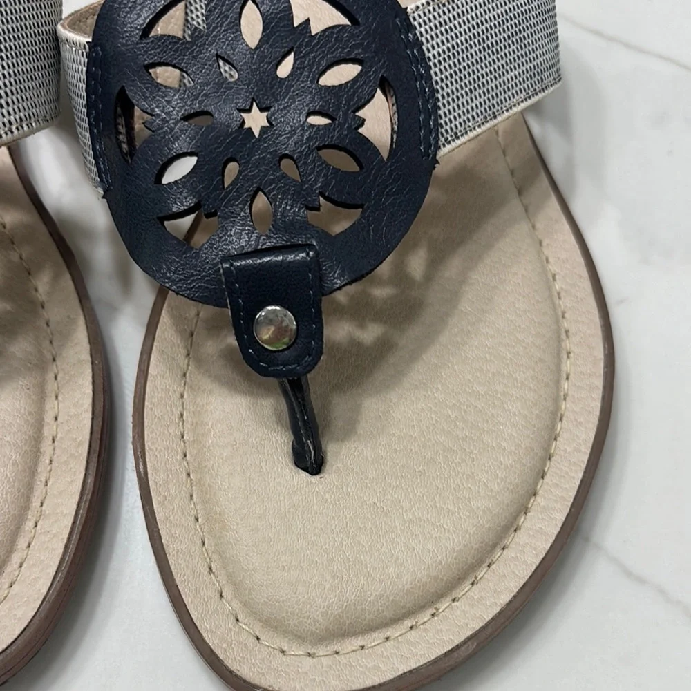 Life Stride Women's Black and Cream Sandals